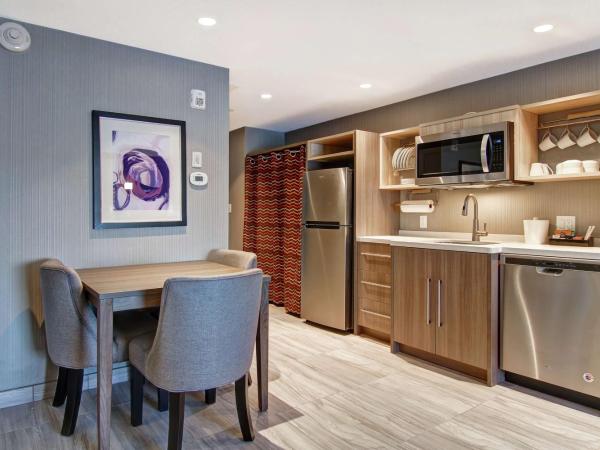 Home2 Suites By Hilton Edmonton South : photo 3 de la chambre suite 1 chambre lit king-size - non-fumeurs