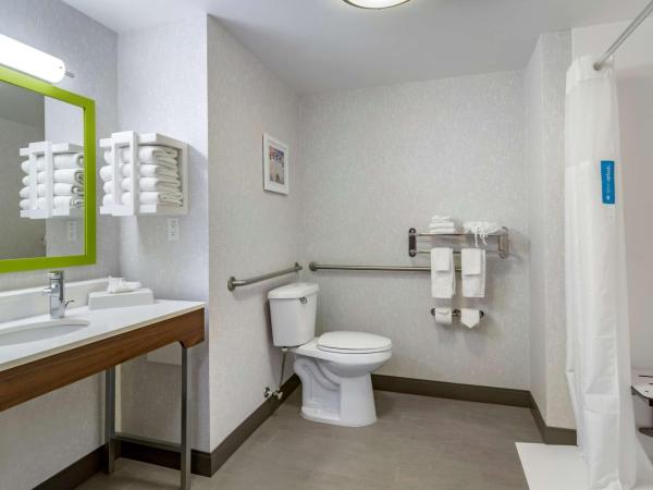 Hampton Inn & Suites Edmonton/West : photo 4 de la chambre chambre 2 lits queen-size - accessible aux personnes à mobilité réduite - non-fumeurs