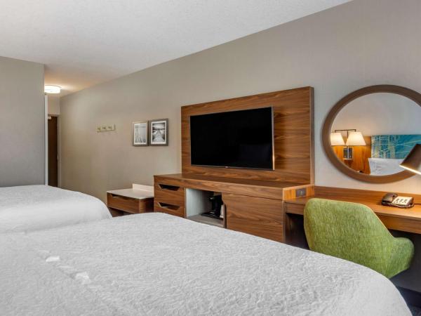 Hampton Inn & Suites Edmonton/West : photo 2 de la chambre chambre 2 lits queen-size - non-fumeurs