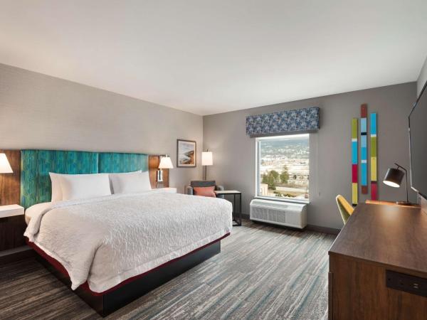 Hampton Inn & Suites Kelowna, British Columbia, Canada : photo 2 de la chambre chambre lit king-size