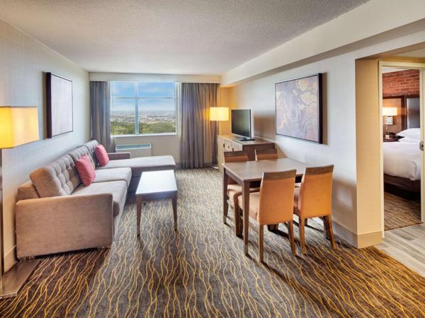 Doubletree by Hilton Toronto Airport, ON : photo 1 de la chambre suite lit king-size 2 chambres