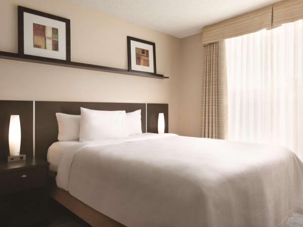 Embassy Suites by Hilton - Montreal : photo 1 de la chambre suite lit queen-size – non-fumeurs