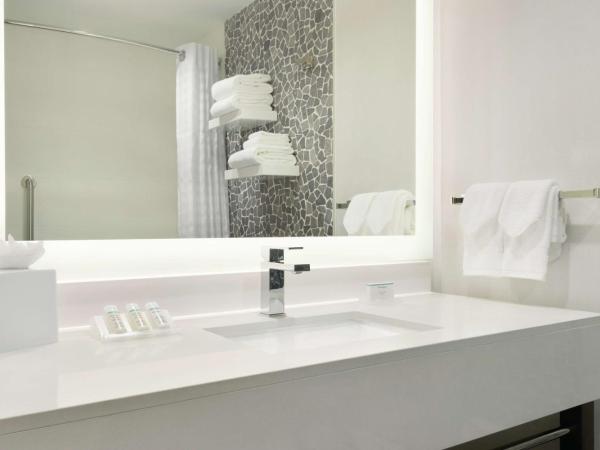 Hilton Garden Inn Calgary Downtown : photo 2 de la chambre chambre lit king-size