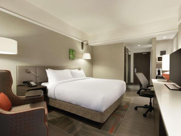 Hilton Garden Inn Calgary Downtown : photo 3 de la chambre chambre lit king-size