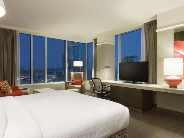 Hilton Garden Inn Calgary Downtown : photo 2 de la chambre suite d'angle king