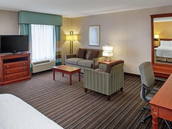 Hampton Inn & Suites by Hilton Toronto Airport : photo 3 de la chambre suite avec 2 lits queen-size - non-fumeurs