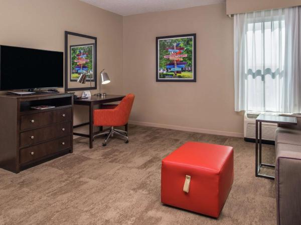 Hampton Inn & Suites Charlotte Arrowood Rd : photo 3 de la chambre suite lit king-size avec cuisine - non-fumeurs