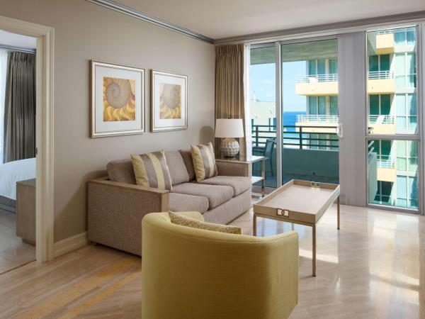 Hilton Bentley Miami/South Beach : photo 2 de la chambre suite lit king-size - accessible aux personnes à mobilité réduite
