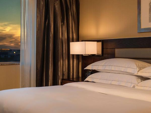 Hilton Winnipeg Airport Suites : photo 1 de la chambre suite king 1 chambre avec balcon