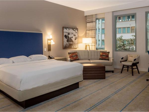 Hilton Austin Airport : photo 4 de la chambre chambre lit king-size premier