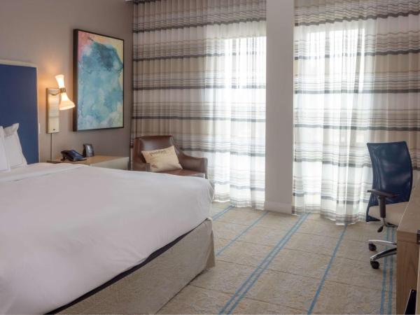 Hilton Austin Airport : photo 2 de la chambre chambre lit king-size