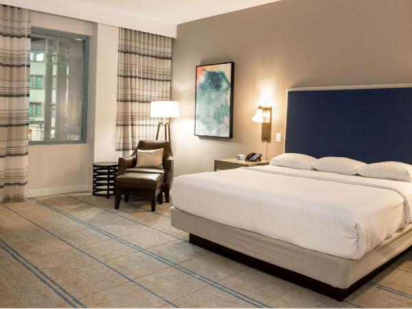 Hilton Austin Airport : photo 7 de la chambre chambre lit king-size