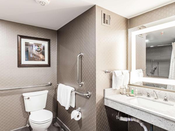 DoubleTree by Hilton Memphis : photo 3 de la chambre chambre lit king-size avec baignoire - accessible aux personnes à mobilité réduite