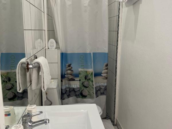 Hôtel des 2 Gares : photo 1 de la chambre chambre simple avec salle de bains privative