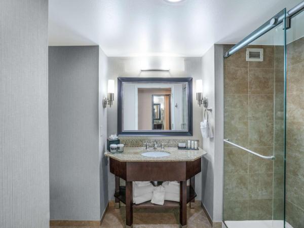 Embassy Suites Nashville - at Vanderbilt : photo 6 de la chambre suite 2 pièces avec lit king-size - non-fumeurs