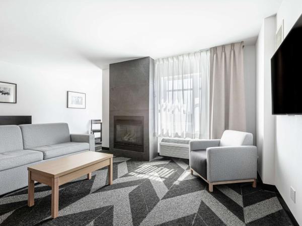 DoubleTree by Hilton Quebec Resort : photo 4 de la chambre suite lit king-size 1 chambre avec cheminée