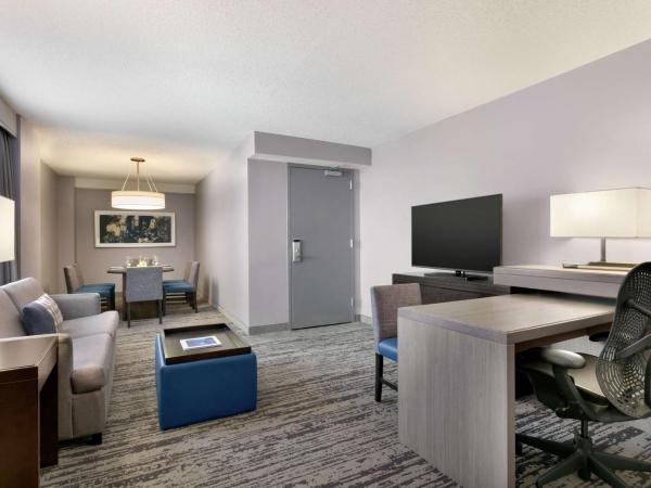 Embassy Suites by Hilton Atlanta at Centennial Olympic Park : photo 1 de la chambre suite double - non-fumeurs