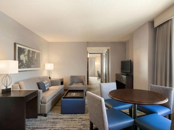 Embassy Suites by Hilton Atlanta at Centennial Olympic Park : photo 2 de la chambre suite d'angle 2 chambres avec 2 lits doubles