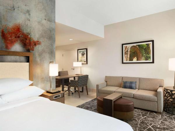 Embassy Suites San Antonio Brooks City Base Hotel & Spa : photo 1 de la chambre suite studio lit king-size