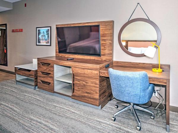 Hampton by Hilton Ottawa : photo 1 de la chambre chambre lit king-size exécutive avec canapé-lit - non-fumeurs