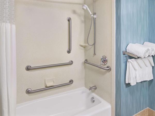 Hampton Inn Columbia I-20-Clemson Road : photo 1 de la chambre king room with accessible tub - mobility and hearing access/non-smoking
