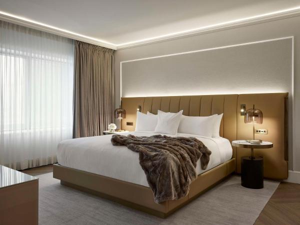 Vogue Hotel Montreal Downtown, Curio Collection by Hilton : photo 4 de la chambre suite studio lit king-size