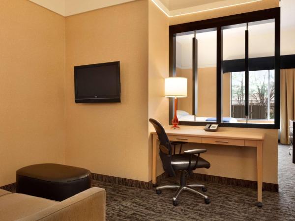 DoubleTree by Hilton Hotel Oklahoma City Airport : photo 2 de la chambre chambre avec 2 lits queen-size et canapé-lit