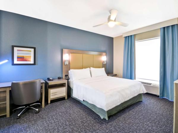 Homewood Suites by Hilton Orlando Theme Parks : photo 1 de la chambre studio suite lit king-size avec baignoire - adaptée aux personnes malentendantes/à mobilité réduite