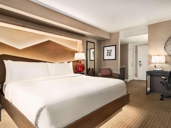 Hilton Vancouver Airport : photo 1 de la chambre chambre lit king-size