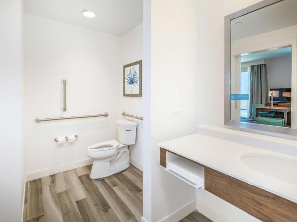 Hampton Inn & Suites Panama City Beach-Beachfront : photo 1 de la chambre suite studio 2 lits queen-size - adapté aux personnes malentendantes/à mobilité réduite - non-fumeurs