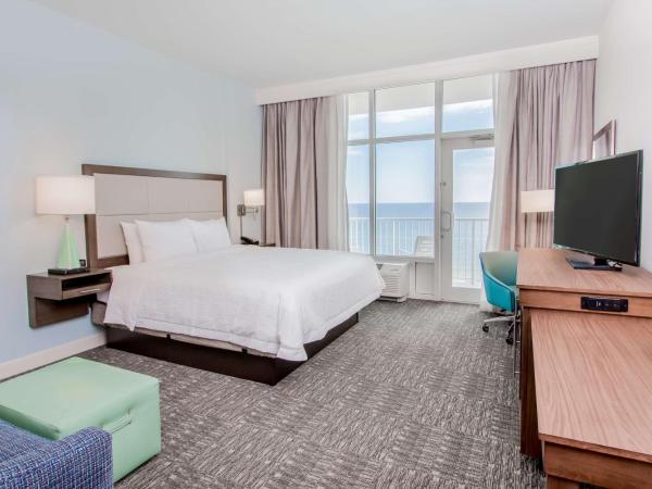 Hampton Inn & Suites Panama City Beach-Beachfront : photo 1 de la chambre king studio suite with roll-in shower and balcony - mobility access