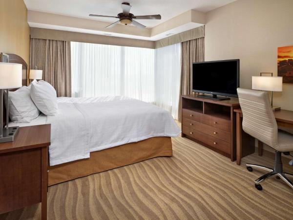 Homewood Suites by Hilton Halifax - Downtown : photo 1 de la chambre suite lit king-size - vue sur mer