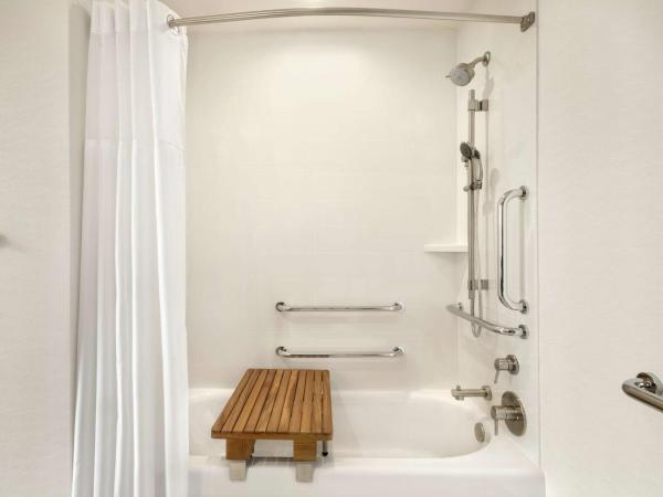 Hilton Garden Inn Chicago Downtown South Loop : photo 6 de la chambre corner king room with tub - mobility and hearing access