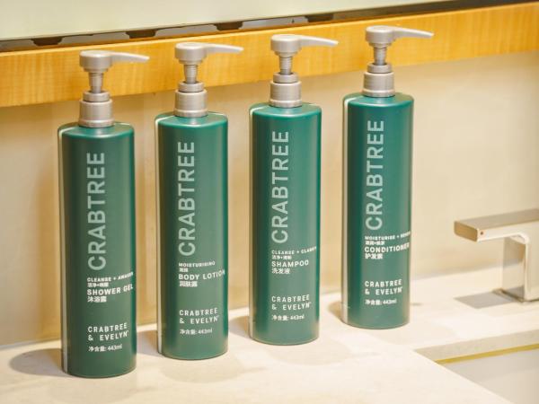 DoubleTree by Hilton Hangzhou East : photo 4 de la chambre chambre lit king-size exéctive - accès au salon