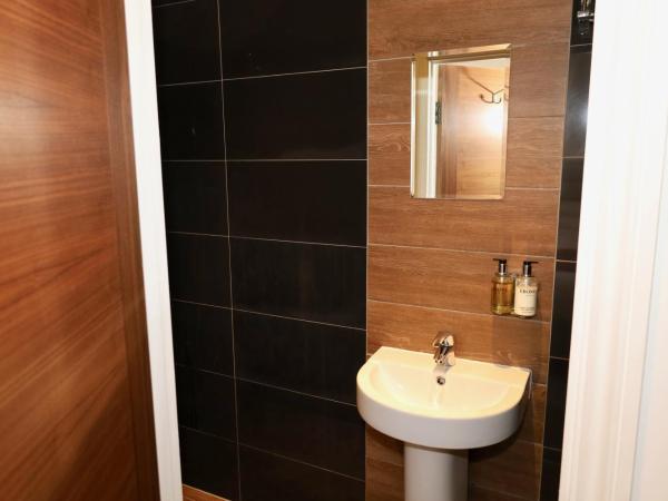 Brighton Inn Boutique Guest Accommodation : photo 7 de la chambre chambre double supérieure avec canapé