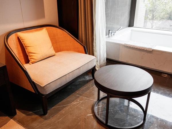 Hilton Ningbo Dongqian Lake : photo 4 de la chambre chambre lit king-size - accessible aux personnes à mobilité réduite