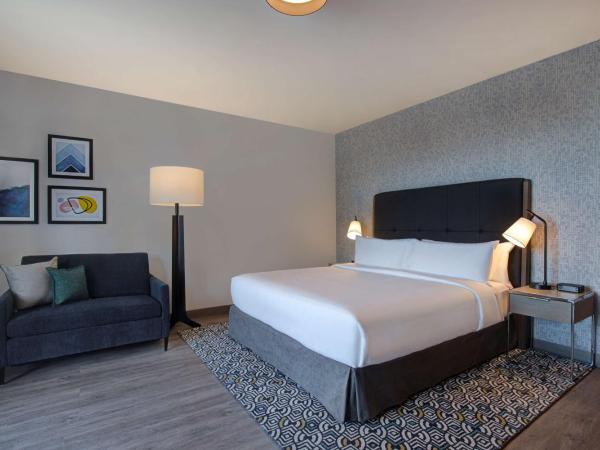 Homewood Suites By Hilton Montreal Downtown : photo 2 de la chambre chambre lit king-size - accessible aux personnes à mobilité réduite/malentendantes - non-fumeurs