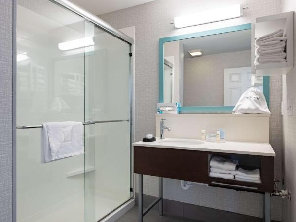 Hampton Inn & Suites Salt Lake City Airport : photo 5 de la chambre chambre lit king-size deluxe - non-fumeurs