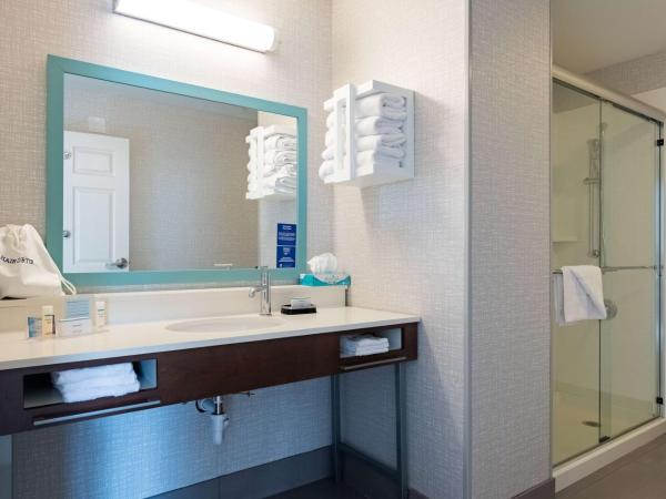 Hampton Inn & Suites Salt Lake City Airport : photo 3 de la chambre chambre lit king-size - accessible aux personnes à mobilité réduite - non-fumeurs