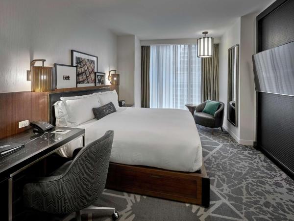 LondonHouse Chicago, Curio Collection by Hilton : photo 1 de la chambre chambre lit king-size - pour personnes malentendantes