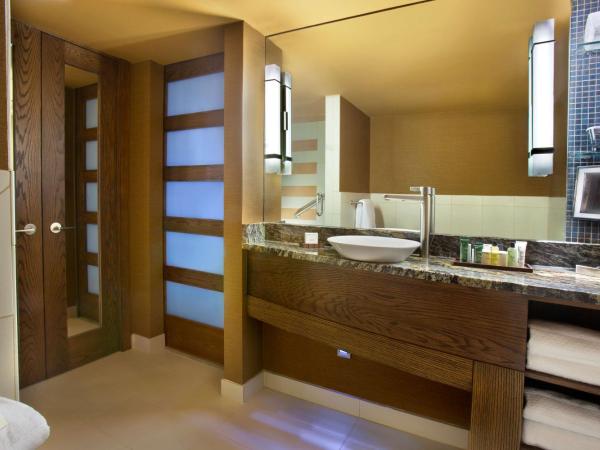 Hilton Palacio del Rio : photo 5 de la chambre suite junior lit king-size avec coin salon