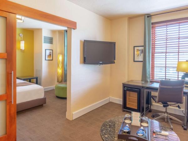 Hotel Andaluz Albuquerque, Curio Collection By Hilton : photo 1 de la chambre one-bedroom king suite with living room