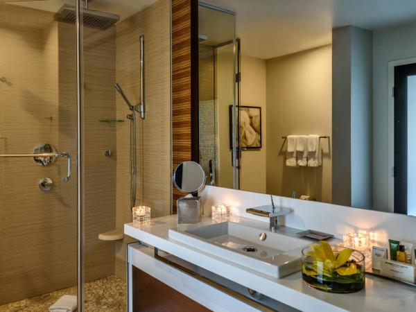 Hilton Waikiki Beach : photo 6 de la chambre suite lit king-size premium - vue sur montagne