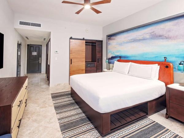 Hilton Grand Vacations Club La Pacifica Los Cabos : photo 1 de la chambre studio lit king-size - vue partielle sur océan - communicant