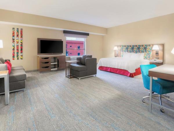 Hampton Inn & Suites Pittsburgh Downtown : photo 4 de la chambre suite studio lit king-size - vue sur ville