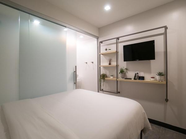 SOVA Micro-Room & Social Hotel : photo 3 de la chambre chambre standard lit queen-size