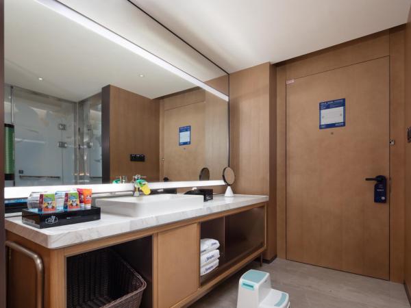 Hampton by Hilton Shenzhen Futian Port : photo 3 de la chambre chambre familiale deluxe