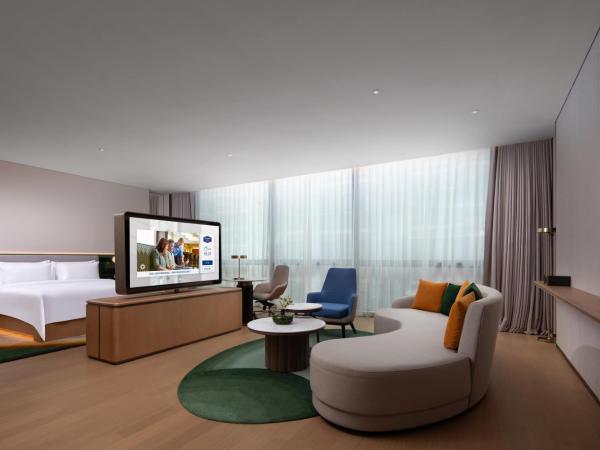 Hampton by Hilton Shenzhen Futian Port : photo 1 de la chambre suite affaires
