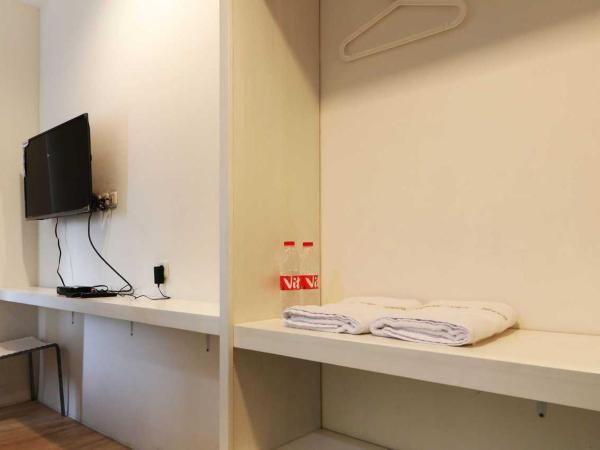 Rumah Kayu Manis Bintaro : photo 3 de la chambre chambre double standard