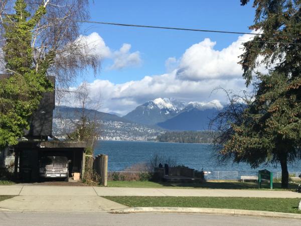 heart of Kitsilano area,5 mins walk to kits beach,no share with other people stay : photo 4 de la chambre chambre double avec patio
